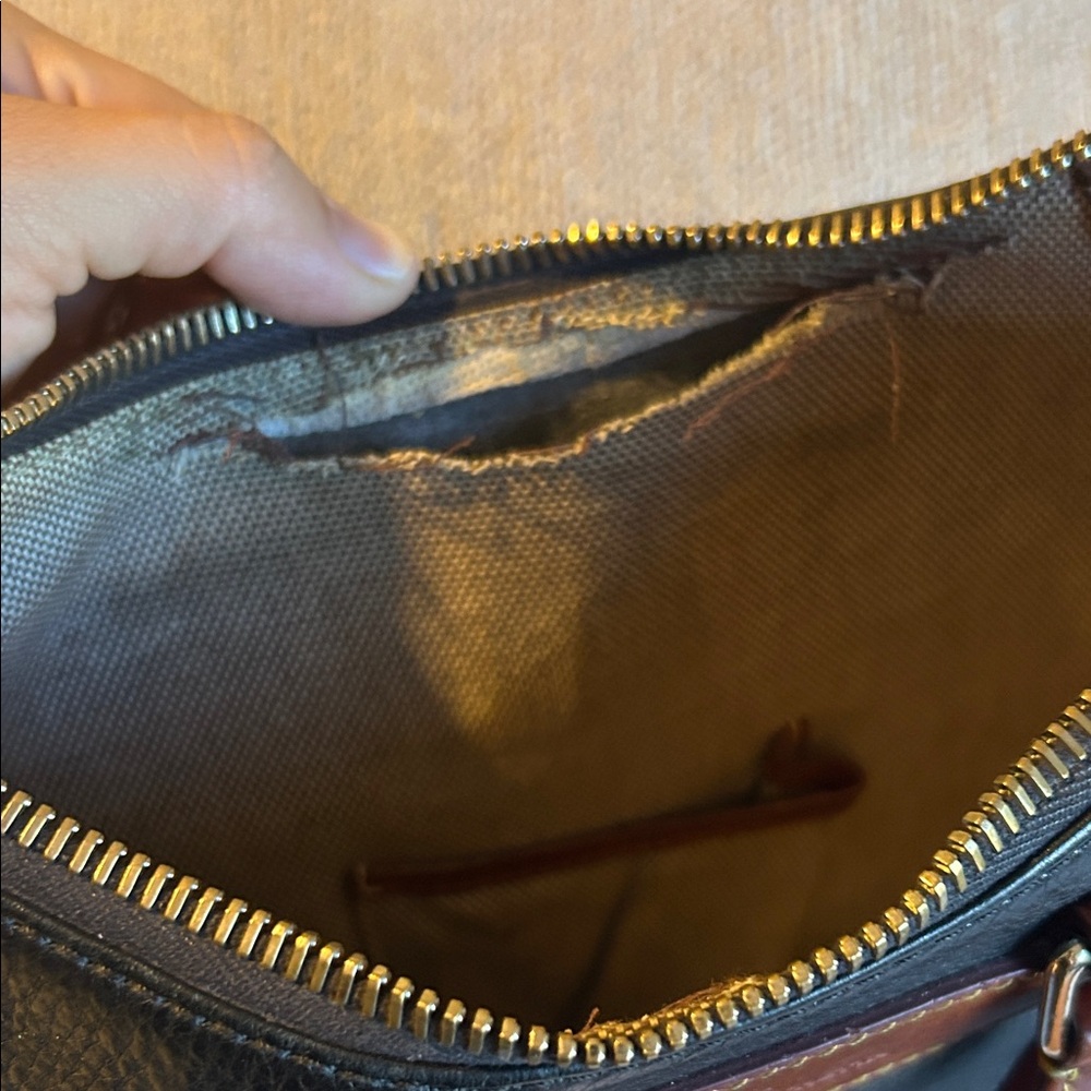 Dooney & Bourke crossbody bag - Picture 6 of 9